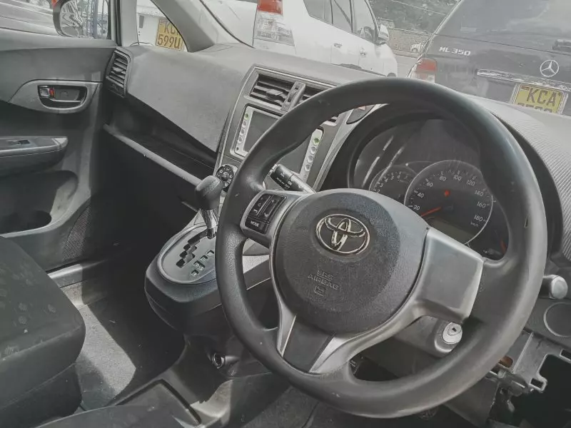 Toyota Ractis   - 2011