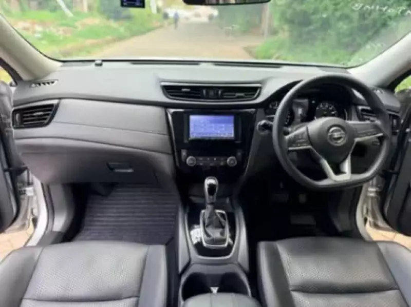 Nissan X-Trail   - 2020