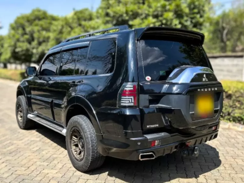 Mitsubishi Pajero   - 2015