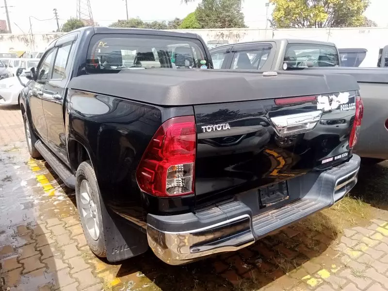 Toyota Hilux   - 2017
