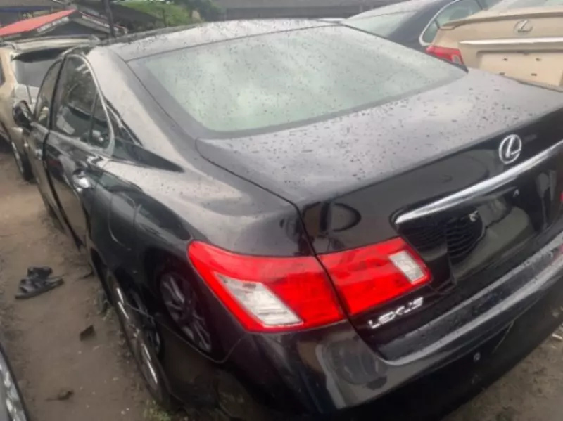 Lexus ES 350   - 2010