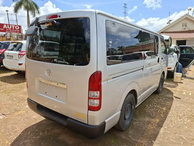Toyota Hiace   - 2013