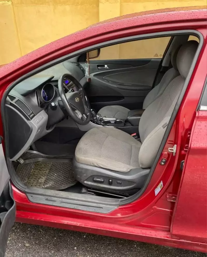 Hyundai Sonata   - 2011