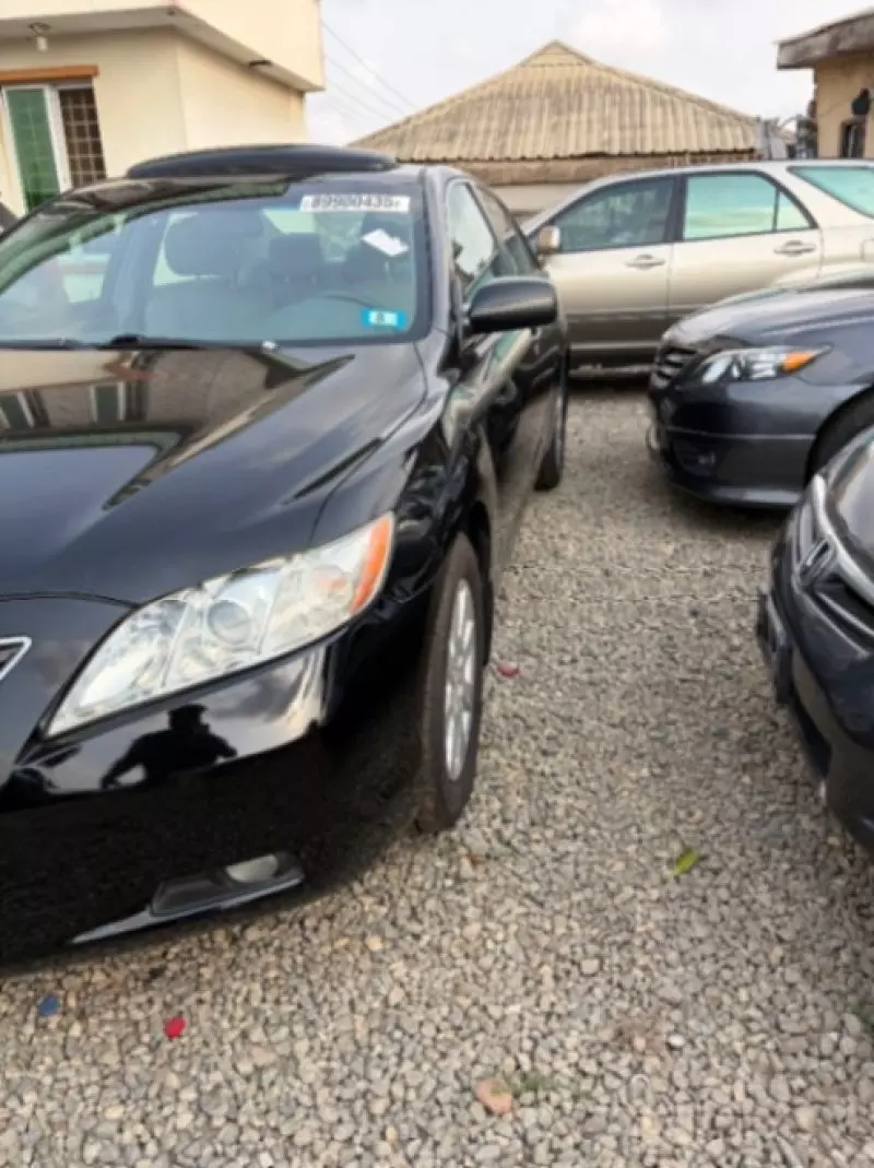 Toyota Camry   - 2009