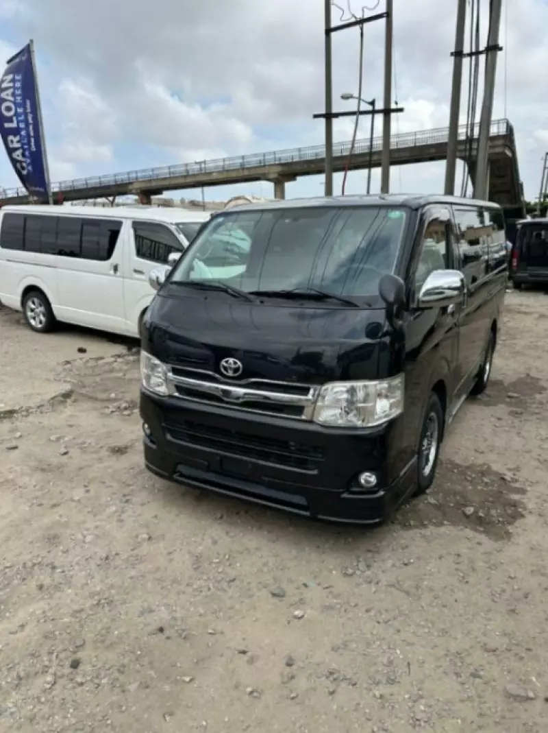 Toyota Hiace   - 2011