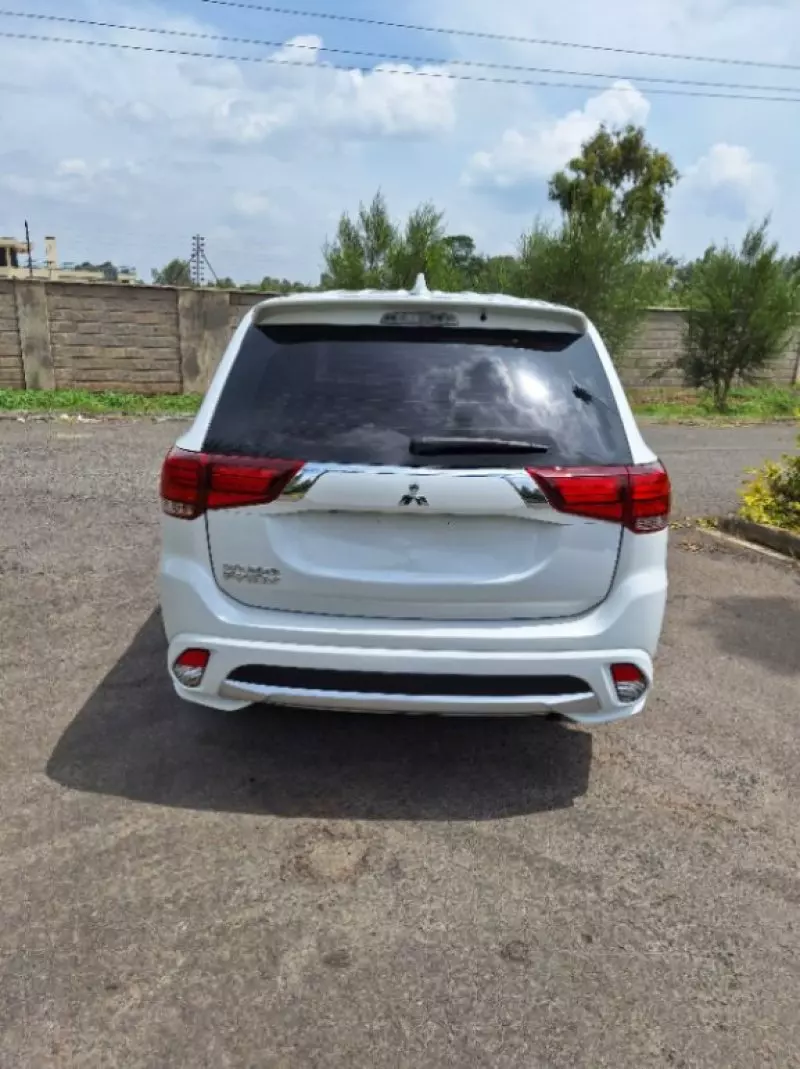 Mitsubishi OUTLANDER   - 2016