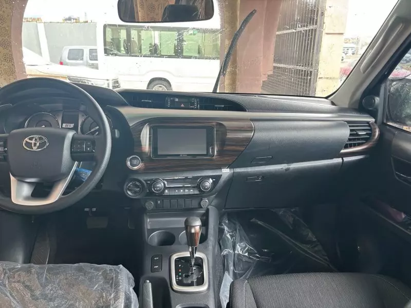 Toyota Hilux   - 2024