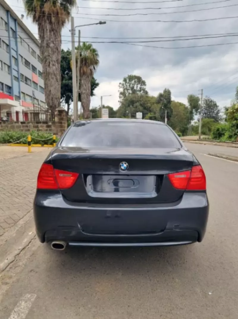 BMW 330i   - 2010