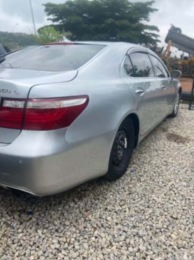 Lexus LS 460   - 2006