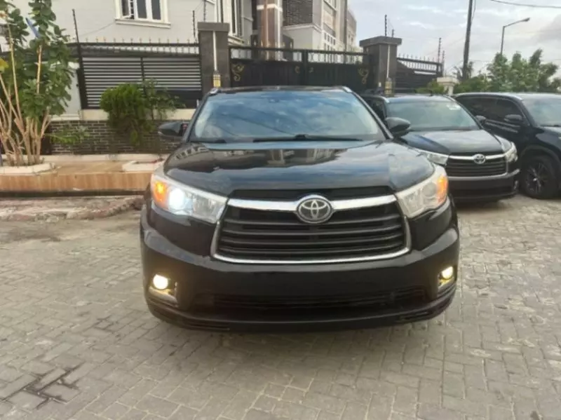 Toyota Highlander   - 2015