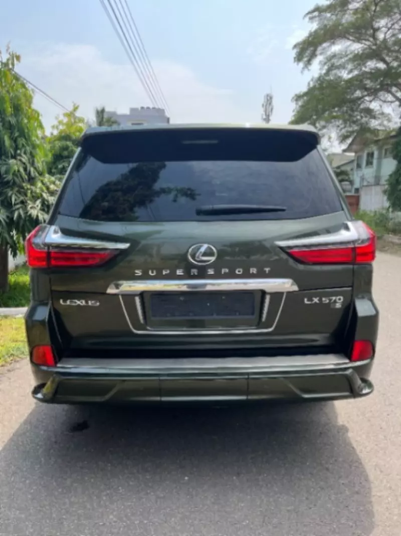 Lexus LX 570   - 2021