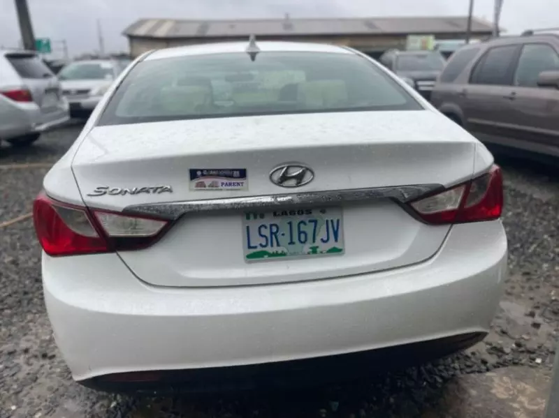 Hyundai Sonata   - 2012