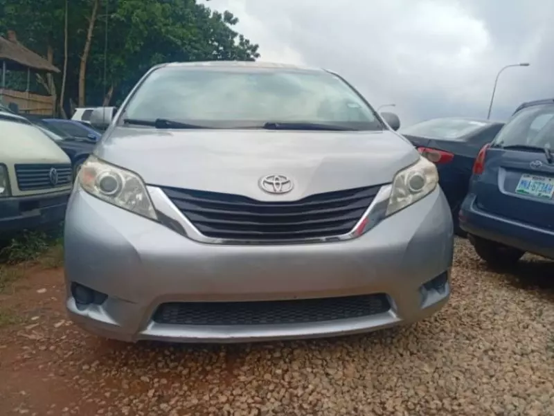Toyota Sienna   - 2012