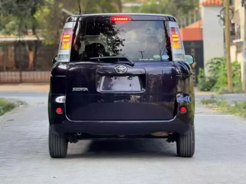 Toyota Sienta   - 2016