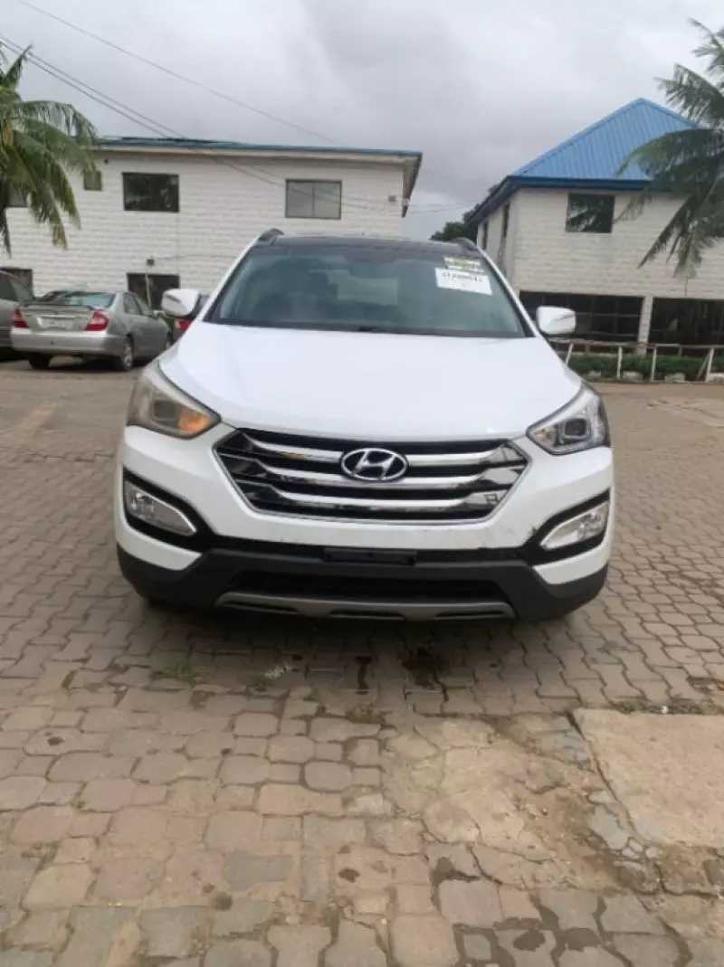 Hyundai Santa Fe   - 2015