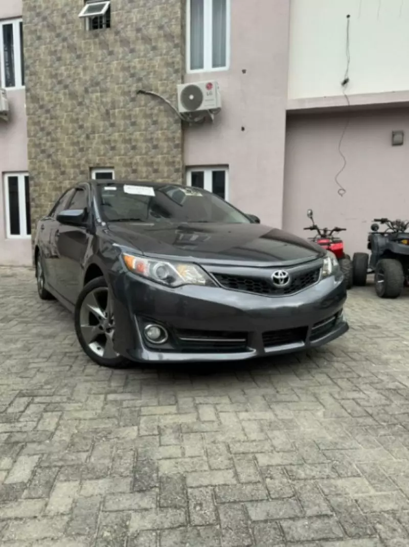 Toyota Camry   - 2014