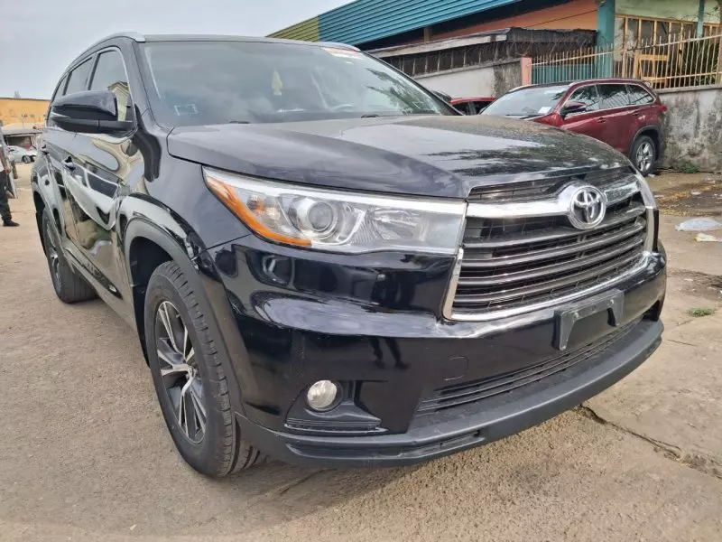Toyota Highlander   - 2016