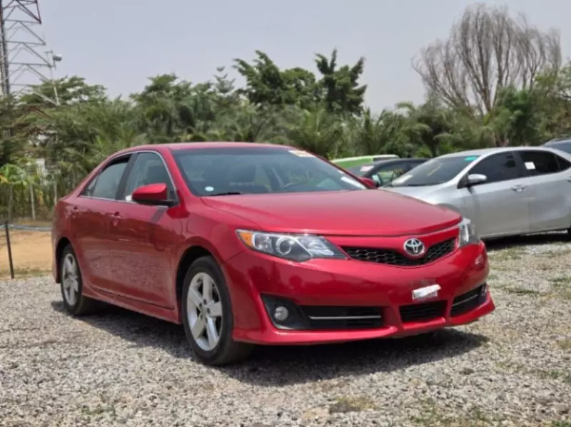 Toyota Camry   - 2013