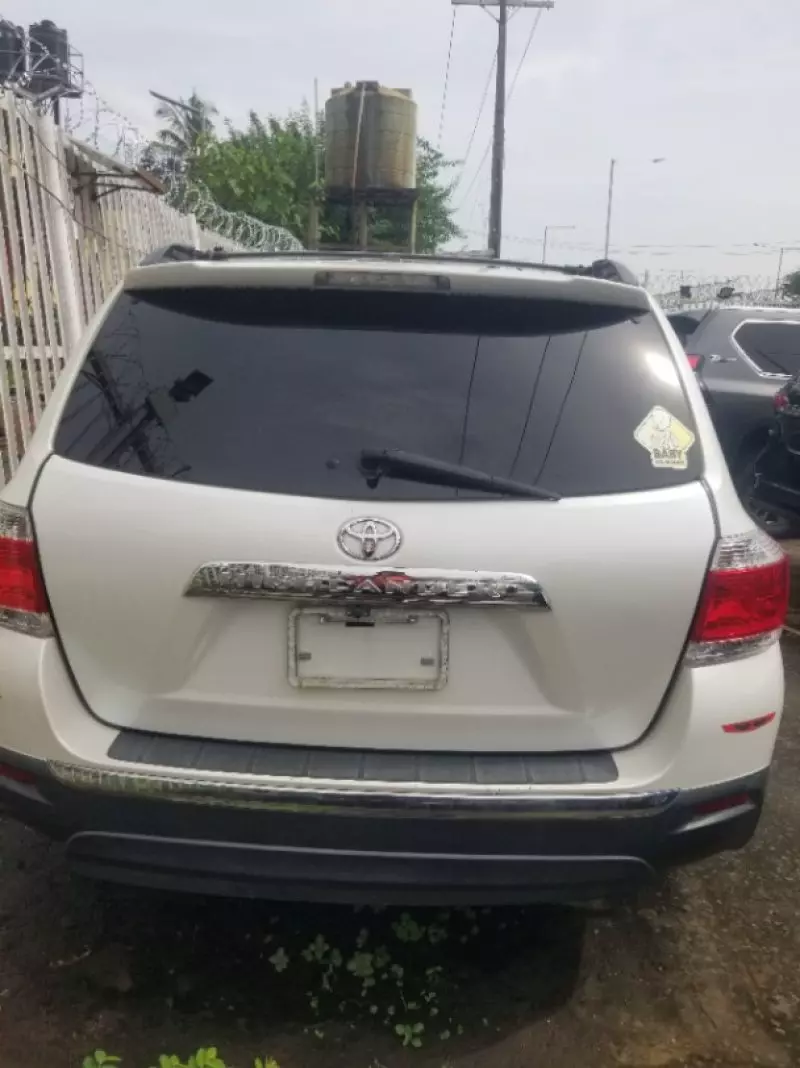 Toyota Highlander   - 2012