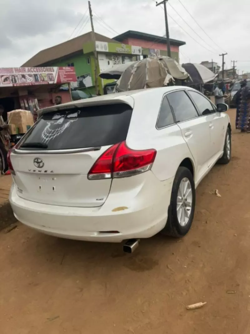 Toyota Venza   - 2012