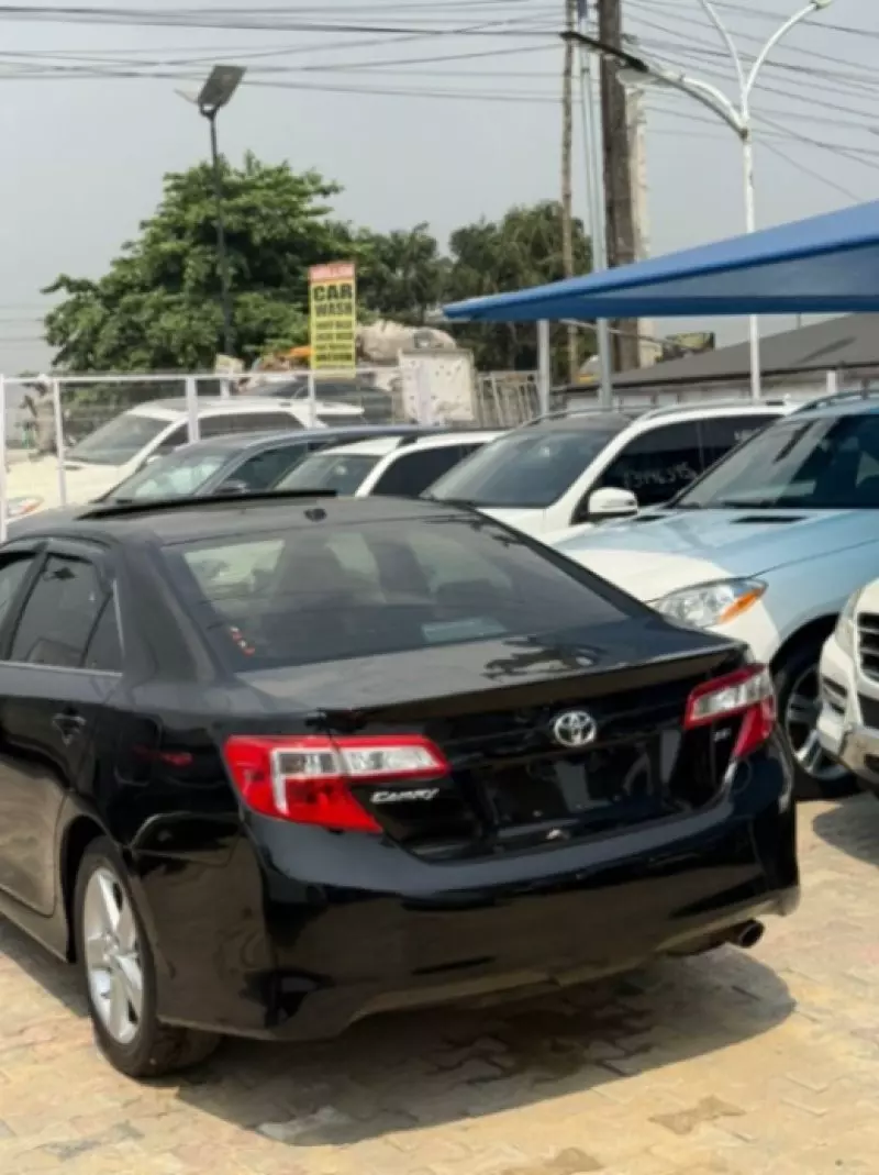 Toyota Camry   - 2012