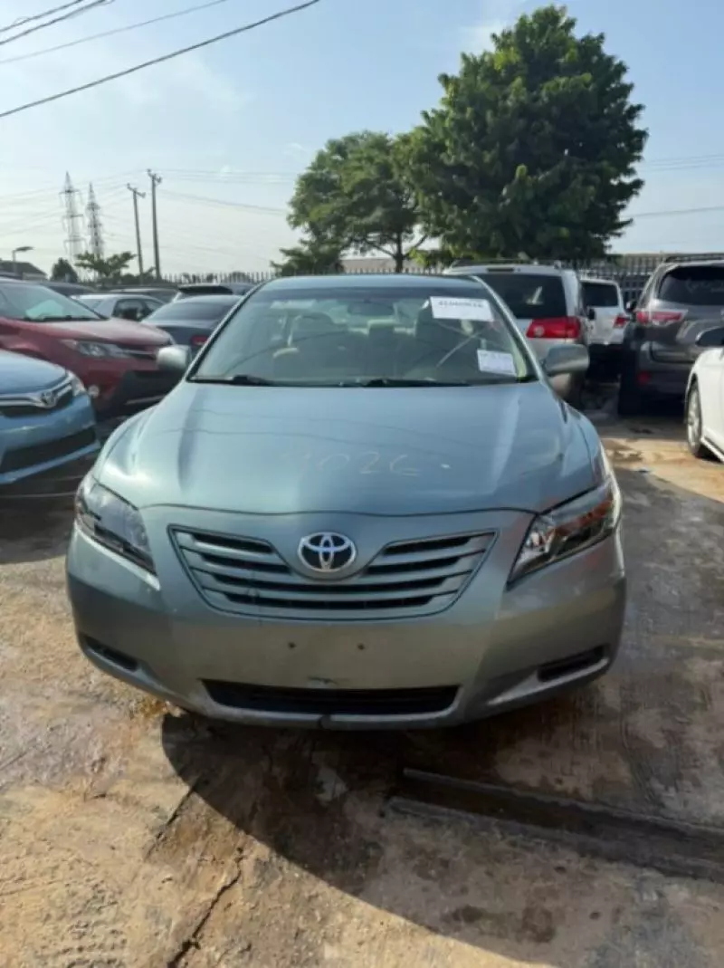 Toyota Camry   - 2009