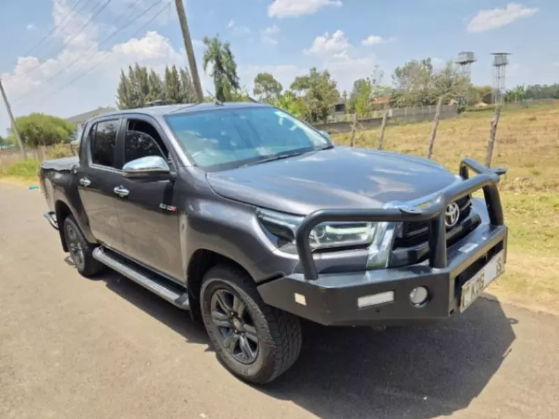 Toyota Hilux   - 2021
