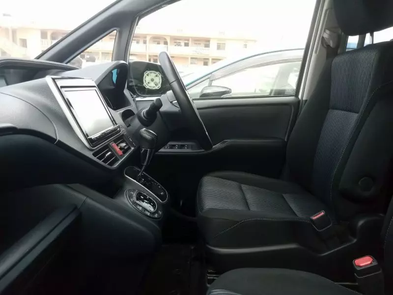 Toyota Noah   - 2015