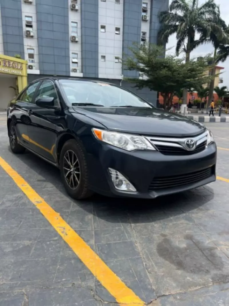 Toyota Camry   - 2012