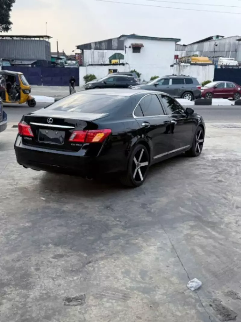 Lexus ES