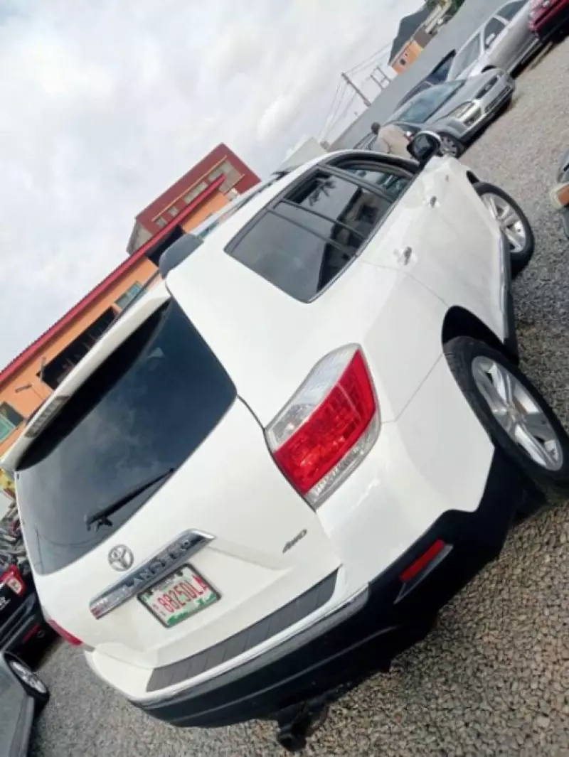 Toyota Highlander   - 2013