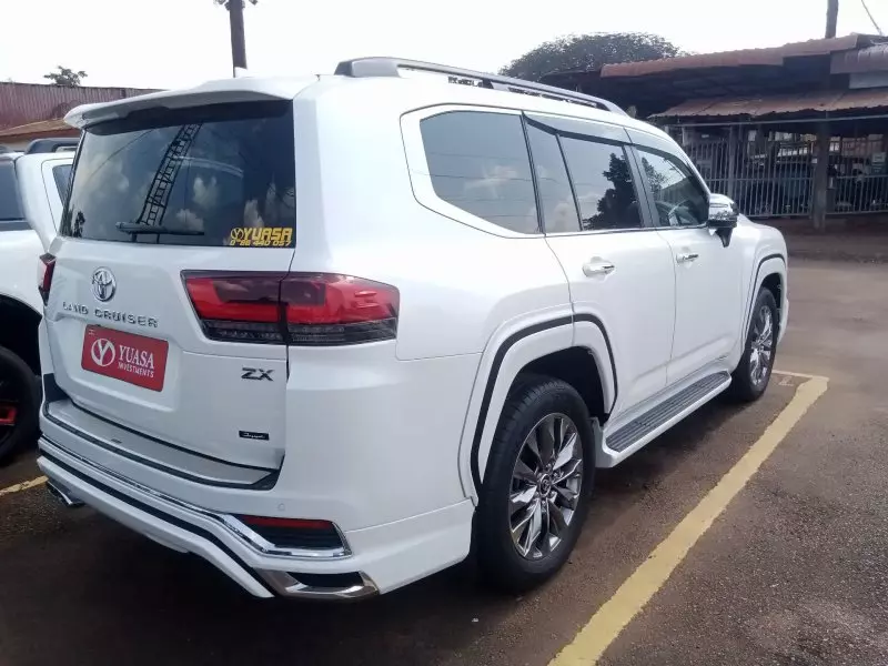 Toyota Land Cruiser   - 2023