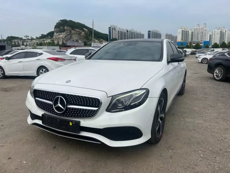 Mercedes-Benz E 300   - 2017