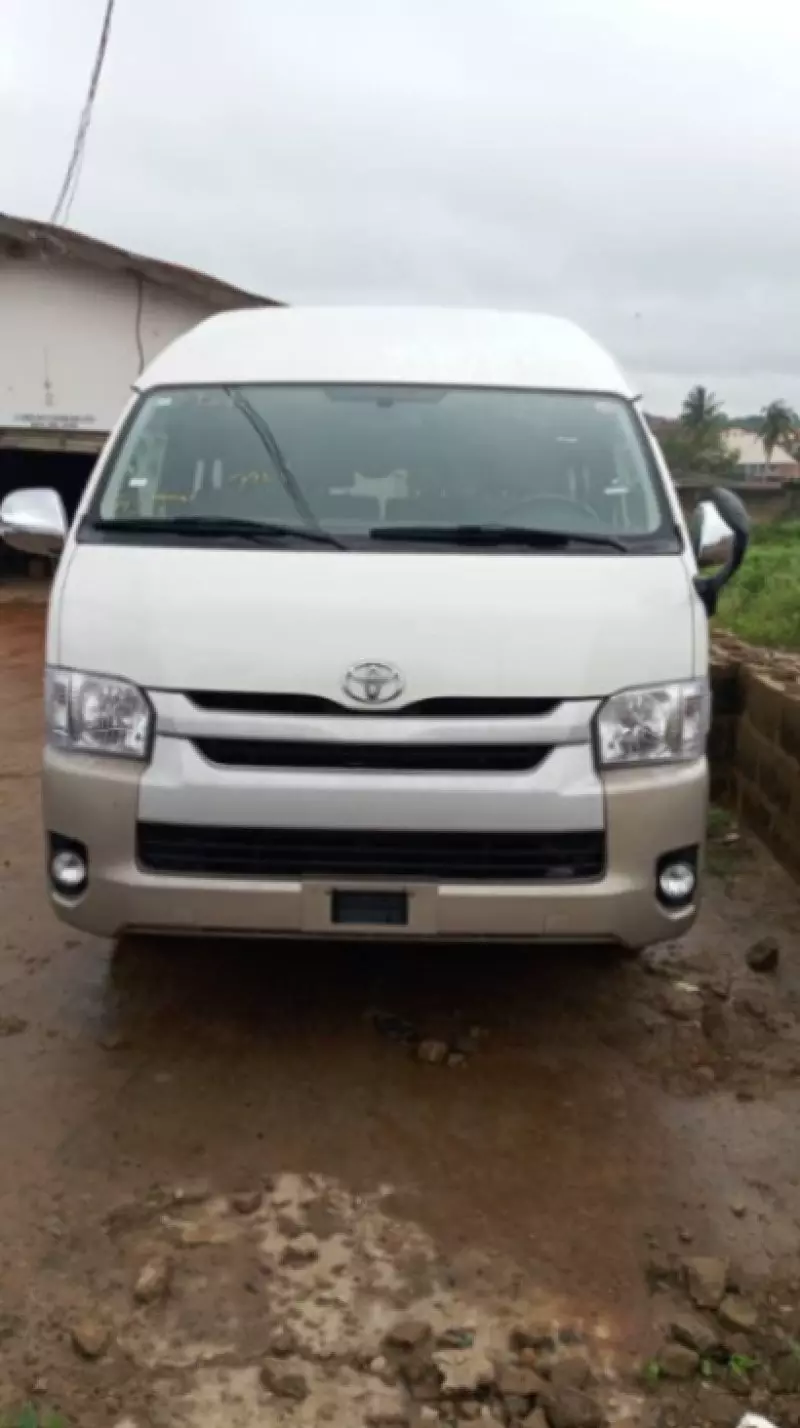 Toyota Hiace   - 2014