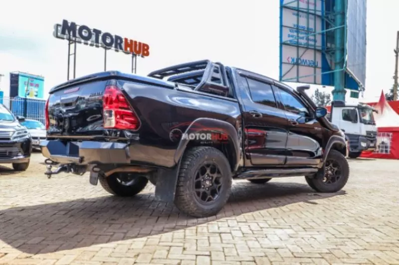 Toyota Hilux    - 2019