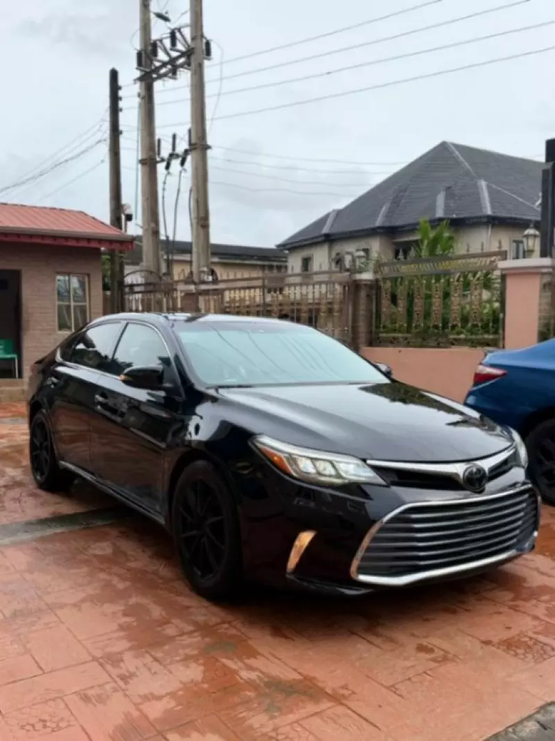 Toyota Avalon   - 2016