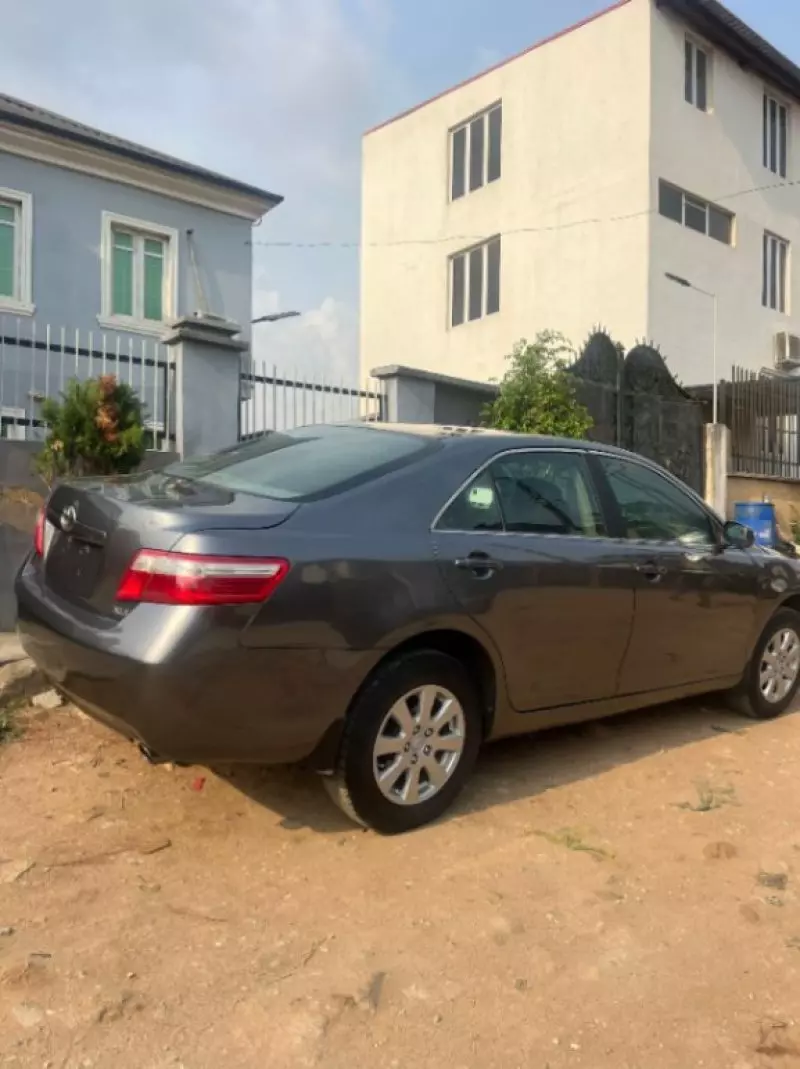 Toyota Camry   - 2009