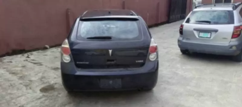 Pontiac Vibe   - 2009