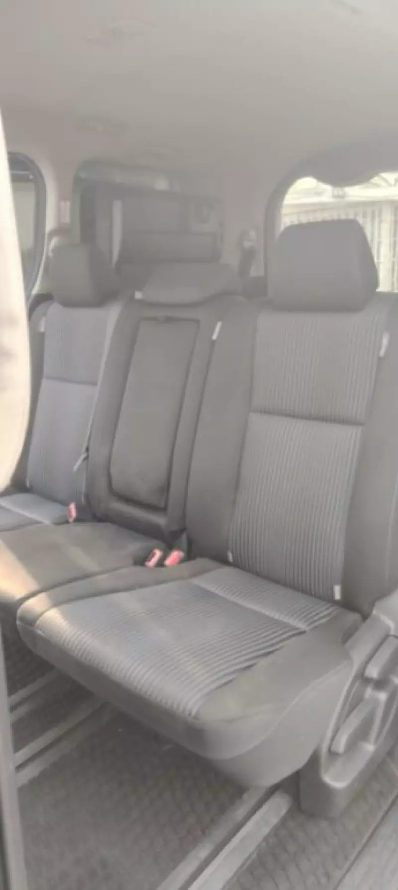 Toyota Noah   - 2014