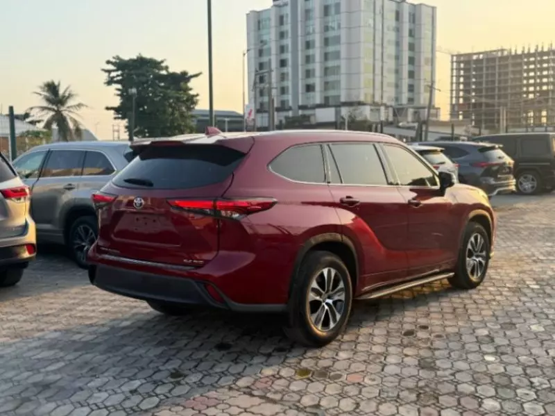 Toyota Highlander   - 2022