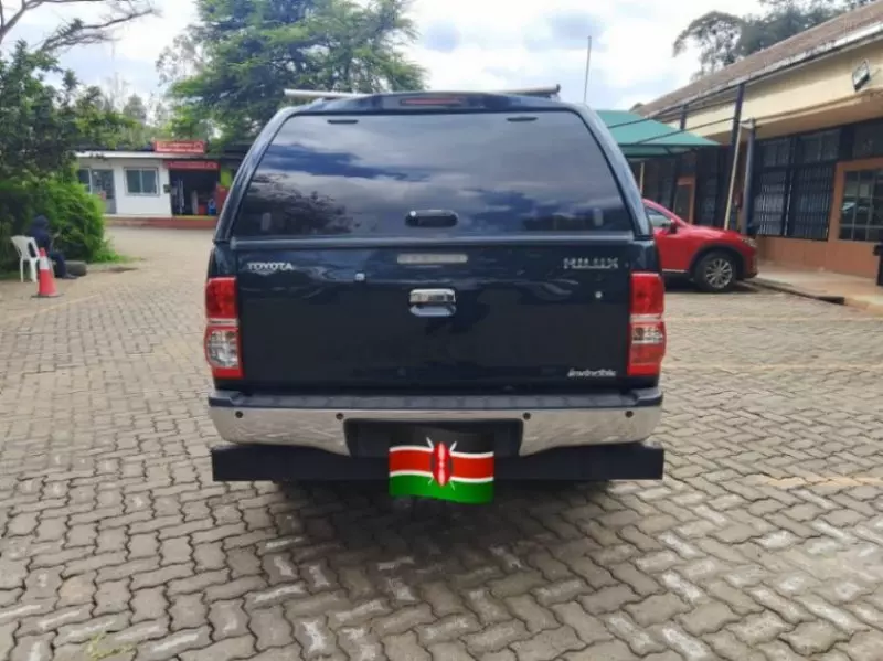 Toyota Hilux   - 2015
