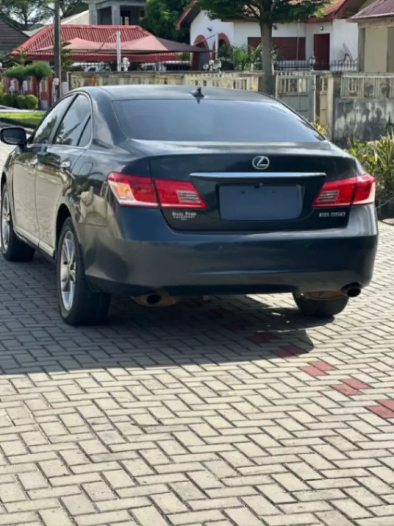 Lexus ES 350   - 2011