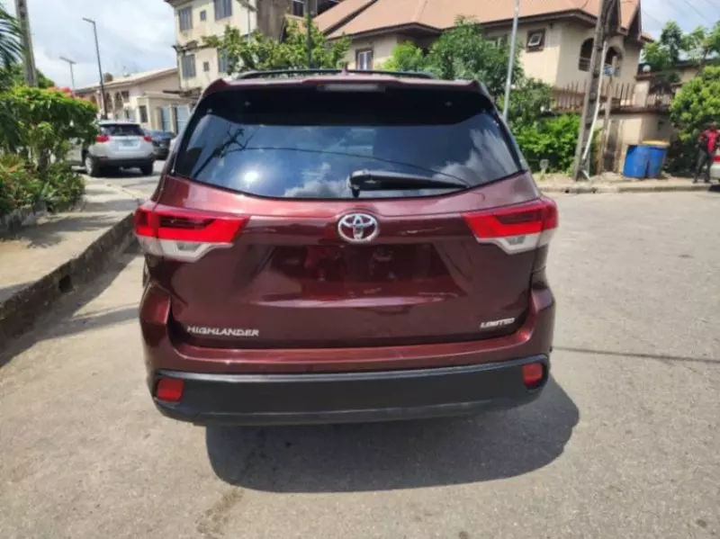 Toyota Highlander   - 2016
