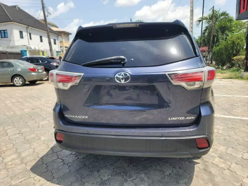 Toyota Highlander   - 2014