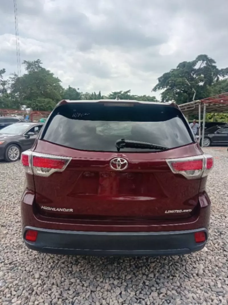 Toyota Highlander   - 2014