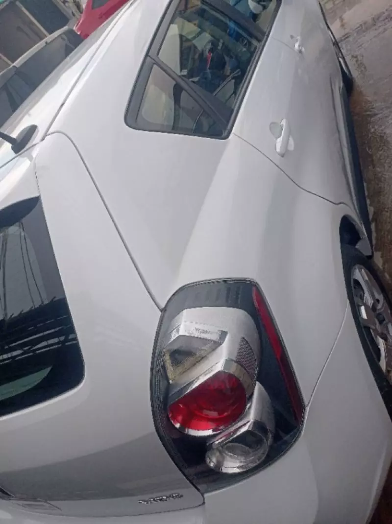 Pontiac Vibe   - 2010