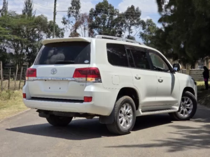 Toyota Land Cruiser V8   - 2020