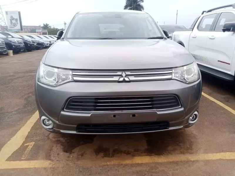 Mitsubishi OUTLANDER   - 2013