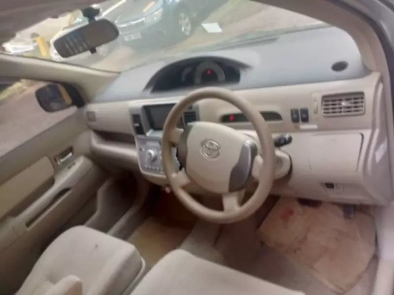 Toyota Raum    - 2008
