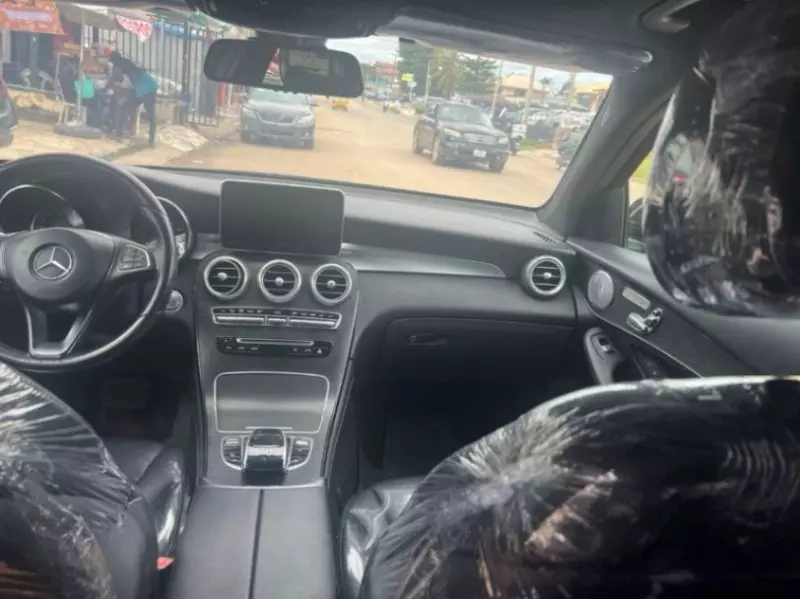 Mercedes-Benz GLC 300   - 2017
